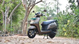 TVS iQube की कीमत और फीचर्स: 75kmph टॉप स्पीड, 2.2kWh बैटरी और स्मार्ट फीचर्स